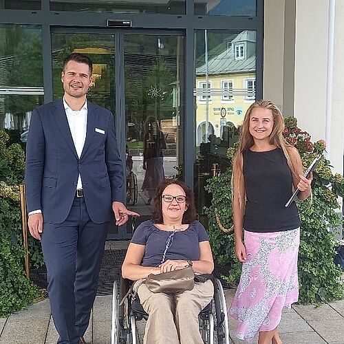 Edelweiss-Hoteldirektor Christoph Schimpl, Monika Giritzer und Larissa Messmer (r.).