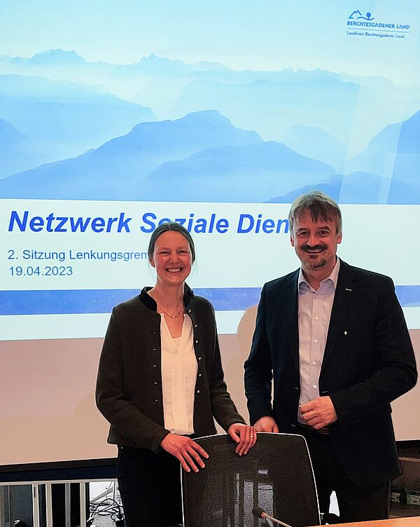 Georg Wetzelsperger, Vorsitzender des Netzwerks Soziale Dienste, und Barbara Müller, Ge-schäftsstelle des Netzwerks Soziale Dienste.